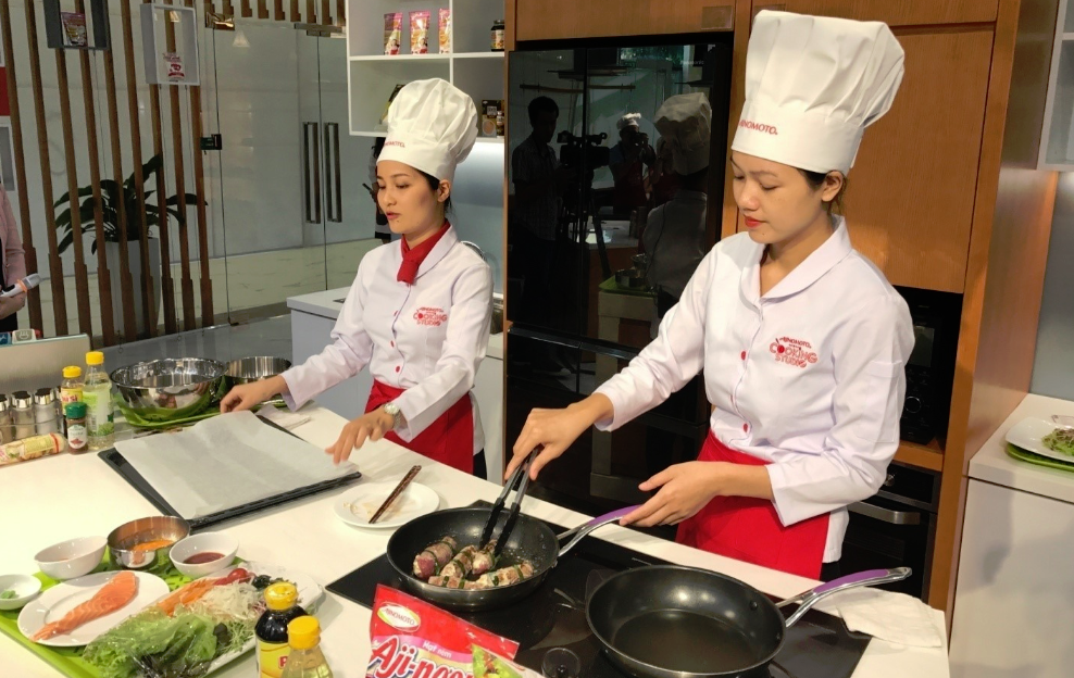 Một ngày trải nghiệm chương trình thực hành nấu ăn tại Ajinomoto Cooking Studio