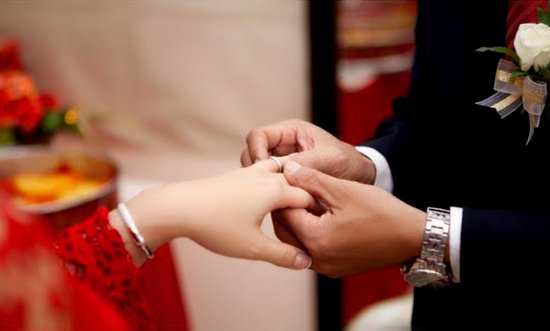Câu hỏi 'lấy chồng làm gì' và lời hồi đáp thấu tình của chị em