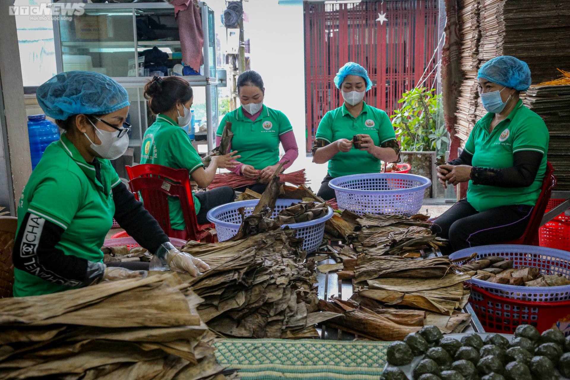 Làng bánh gai trăm tuổi ở Hà Tĩnh bận rộn ngày cuối năm - 1