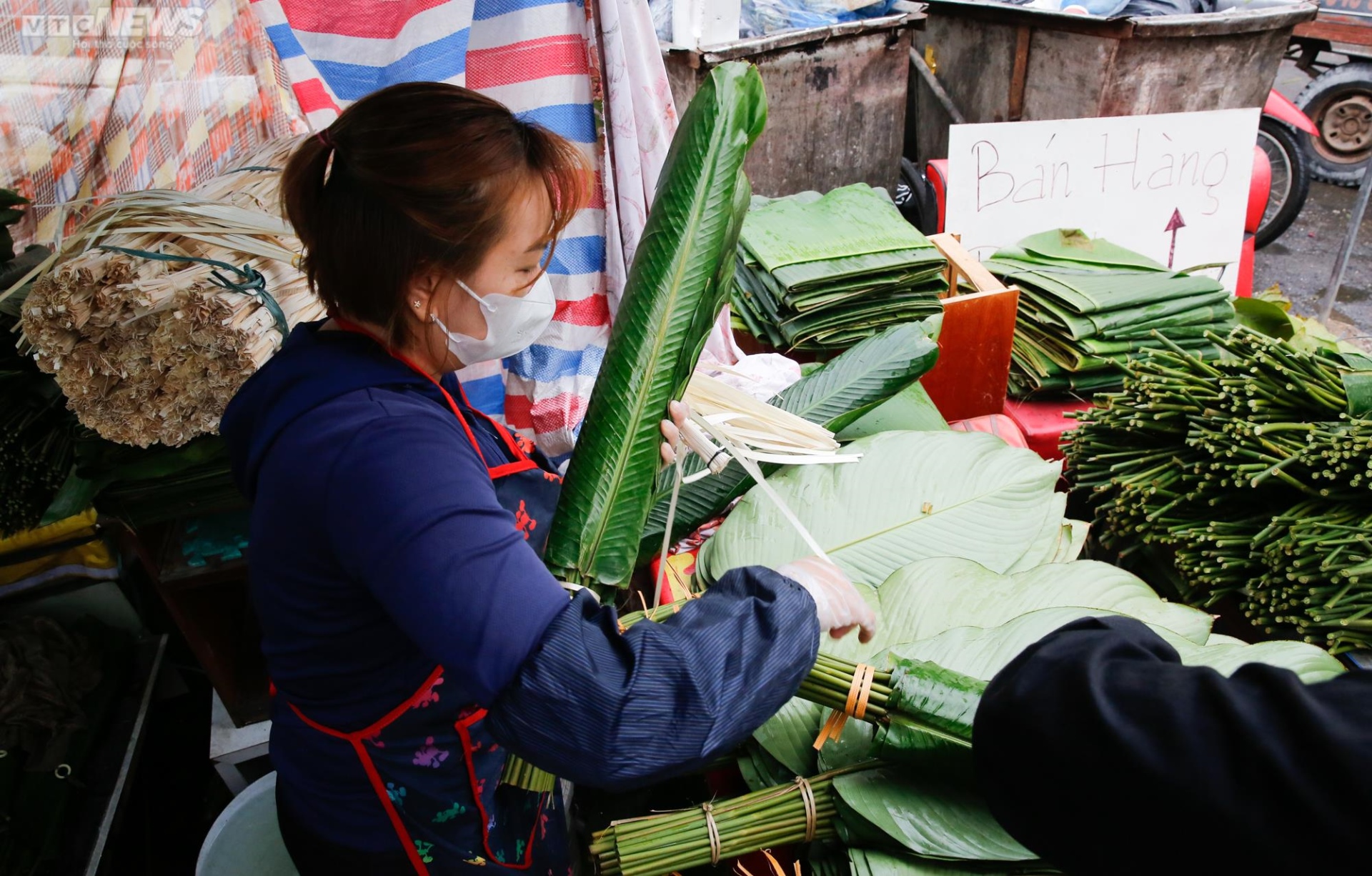 Chợ lá dong lâu đời nhất Hà Nội nhộn nhịp từ sáng đến tối - 3