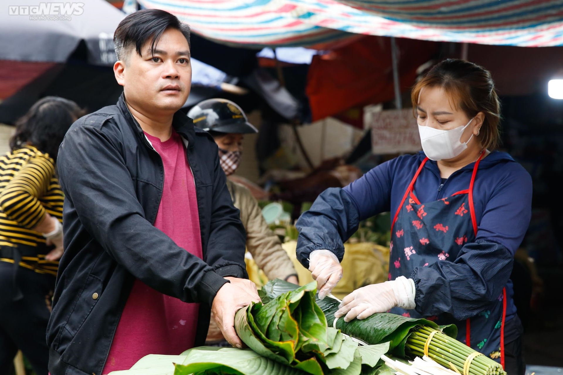 Chợ lá dong lâu đời nhất Hà Nội nhộn nhịp từ sáng đến tối - 6