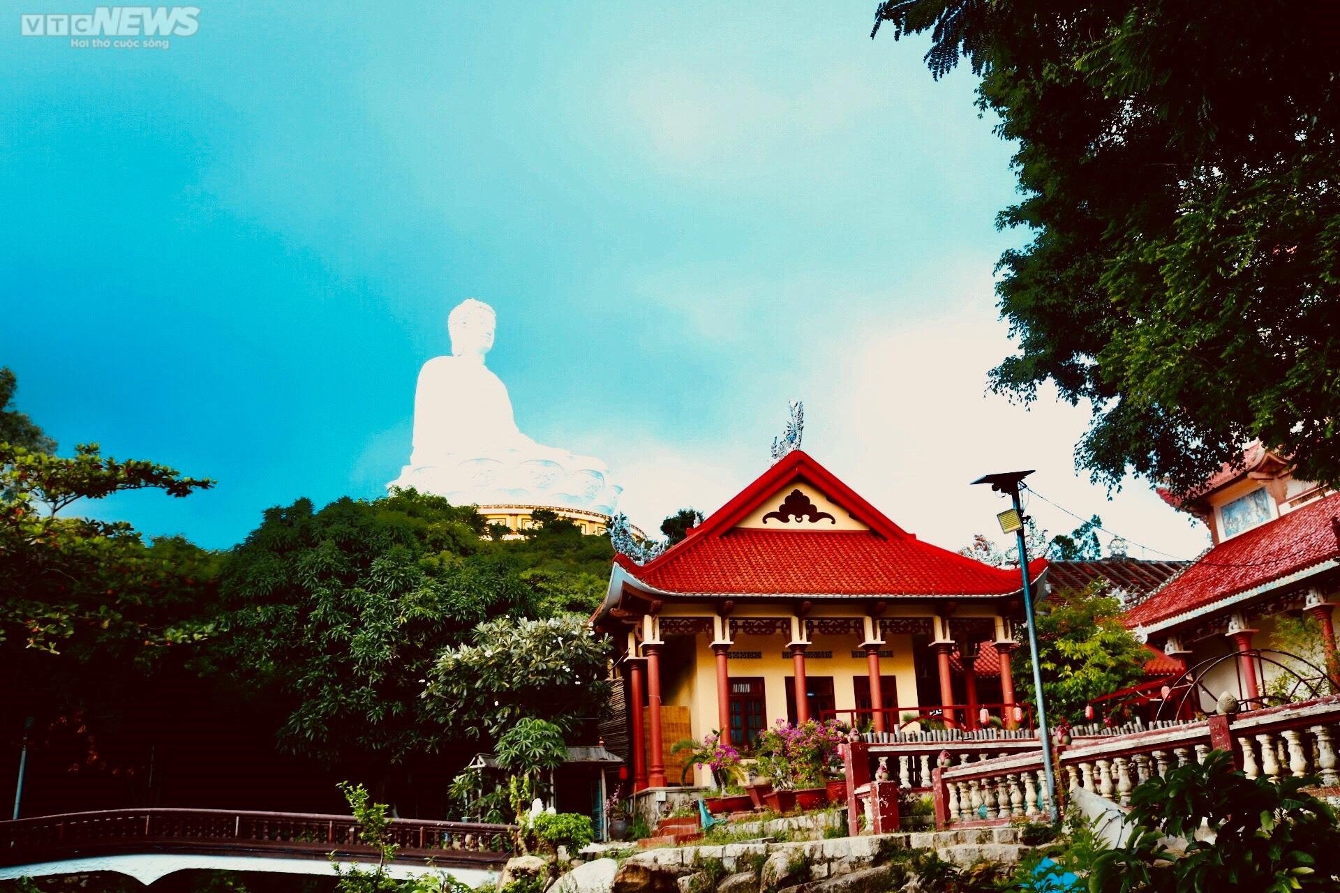 Tượng Phật ngồi từng cao nhất Đông Nam Á thu hút ngàn người đến chiêm bái - 7