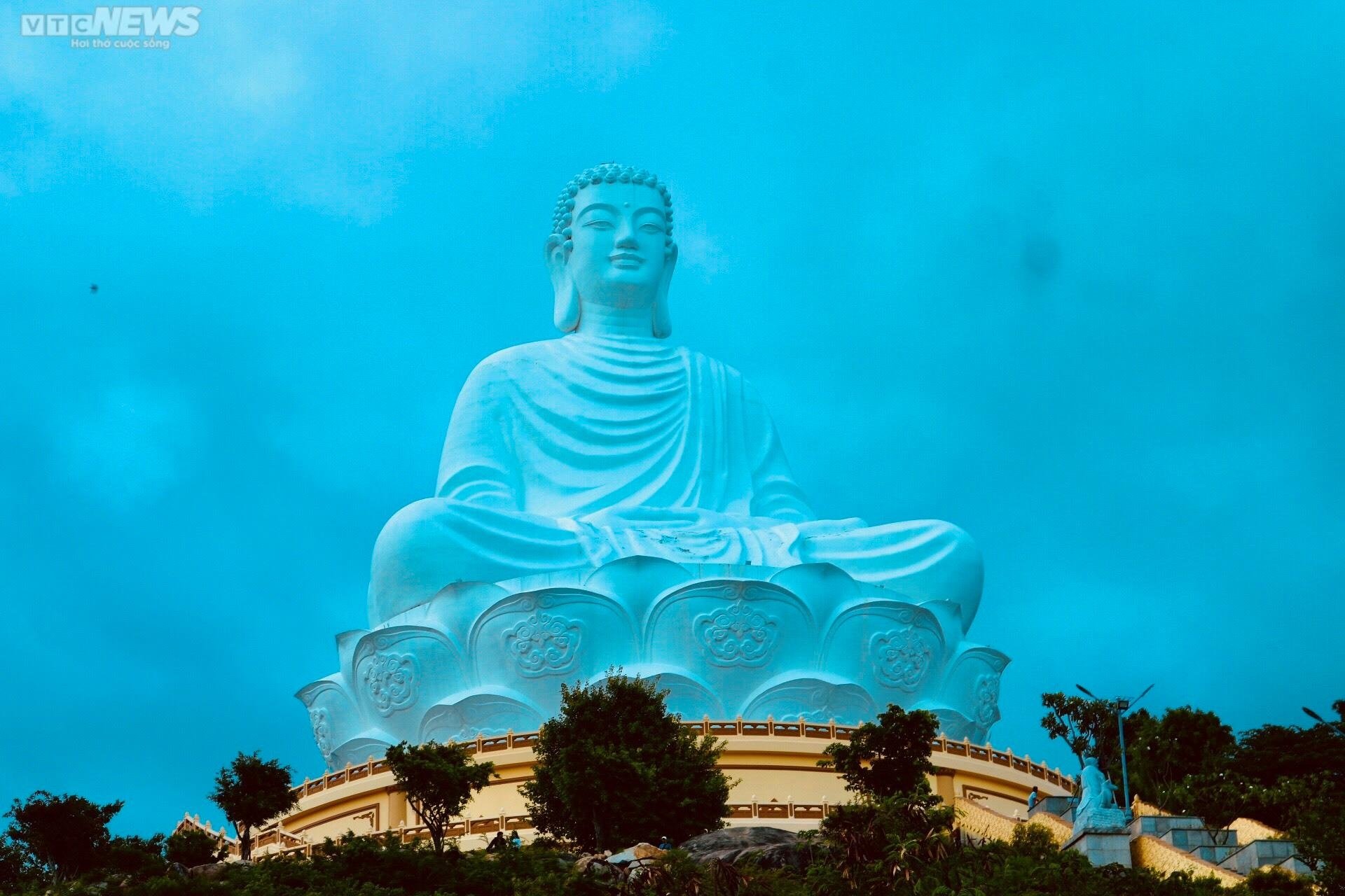 Tượng Phật ngồi từng cao nhất Đông Nam Á thu hút ngàn người đến chiêm bái - 3