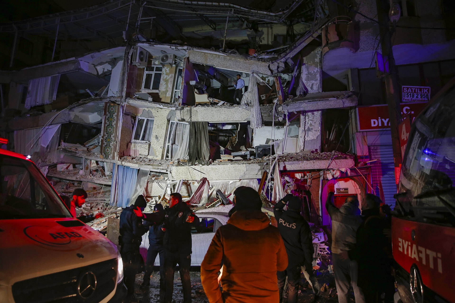 Thảm hoạ động đất ở Thổ Nhĩ Kỳ: Nạn nhân thiệt mạng tăng lên từng giờ - 3