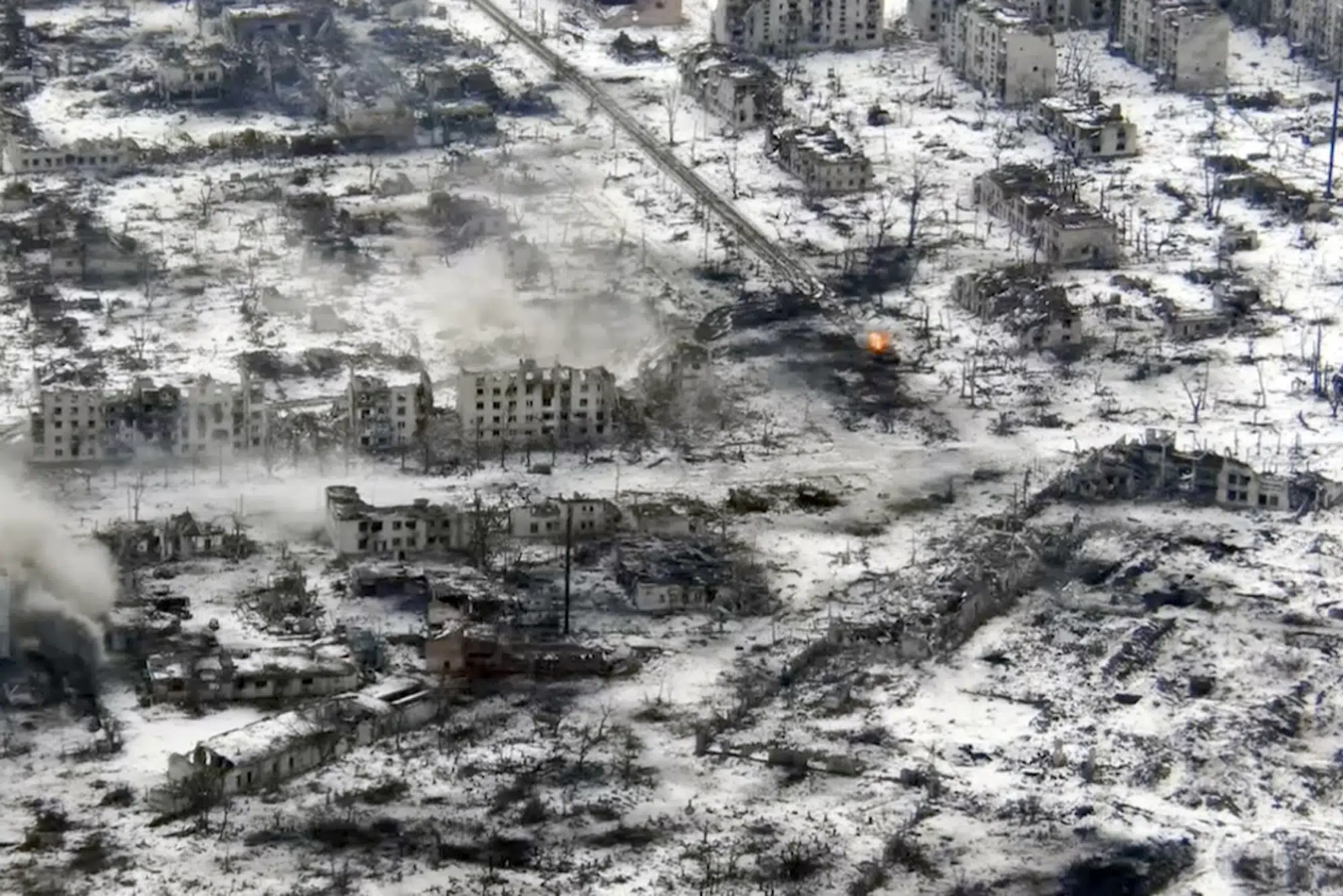 Thành phố miền Đông Ukraine bị san phẳng thành bình địa sau các cuộc giao tranh - 6
