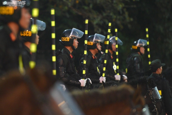 Cảnh sát cơ động kỵ binh bảo vệ an ninh chung kết AFF Cup 2022 tại sân Mỹ Đình - 3