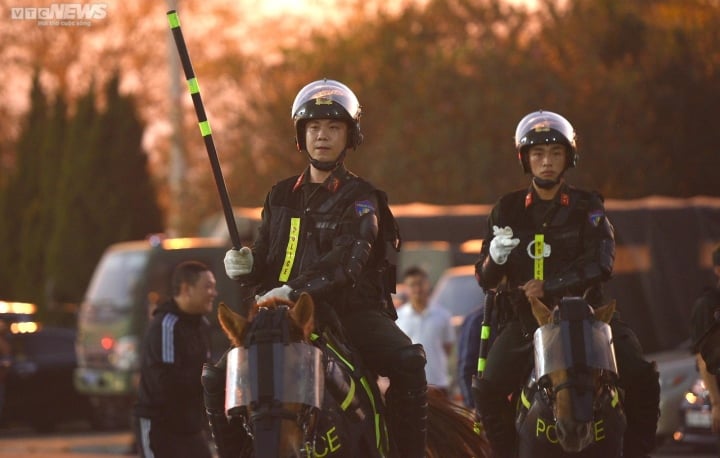 Cảnh sát cơ động kỵ binh bảo vệ an ninh chung kết AFF Cup 2022 tại sân Mỹ Đình - 4
