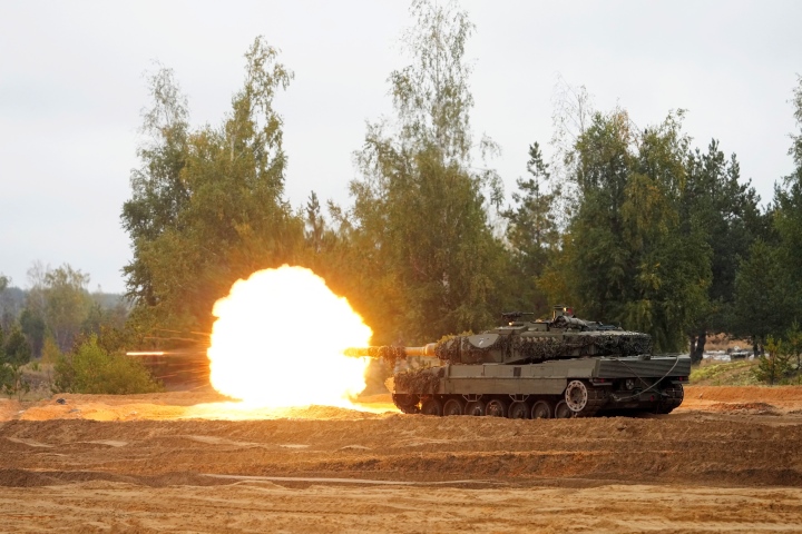 Ukraine nhận gói viện trợ quân sự mới, nhưng không có xe tăng - 1