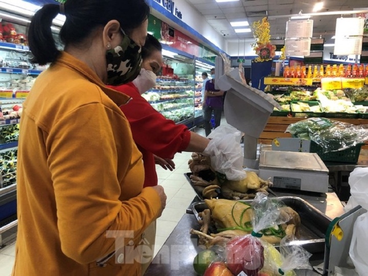 TPHCM: Mùng 2 Tết đi chợ, giật mình với giá rau xanh - 4