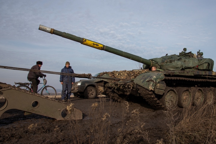 EU thông qua gói viện trợ vũ khí mới 500 triệu euro cho Ukraine - 1