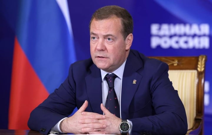 Ông Medvedev: Nga có rất nhiều vũ khí - 1