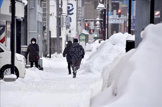 Tuyết rơi dày tại Nhật Bản gây gián đoạn giao thông trên diện rộng - 1