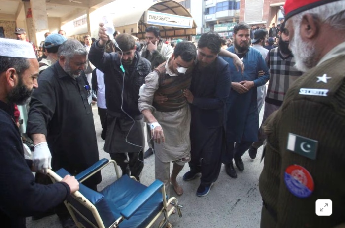 Đánh bom đền thờ Hồi giáo ở Pakistan, hơn 180 người thương vong - 1