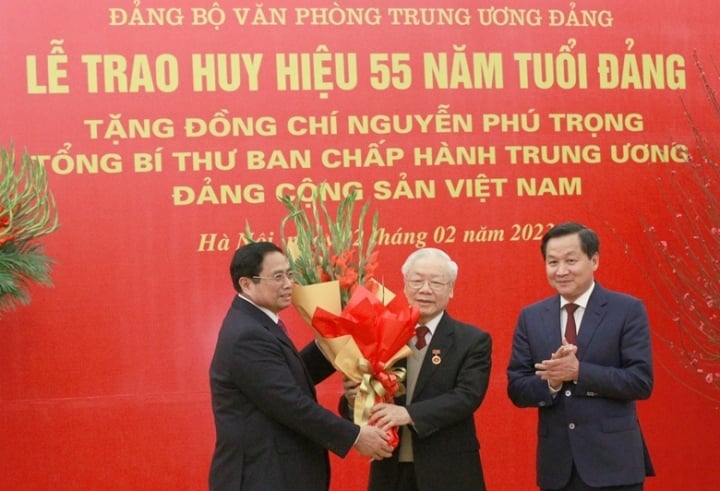 Tổng Bí thư Nguyễn Phú Trọng nhận Huy hiệu 55 năm tuổi Đảng - 5
