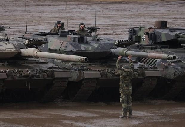 EU nhất trí cung cấp gói hỗ trợ quân sự thứ bảy cho Ukraine - 1