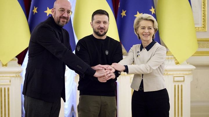 Thượng đỉnh EU-Ukraine: EU không sớm kết nạp Ukraine, hứa tăng viện trợ cho Kiev - 1