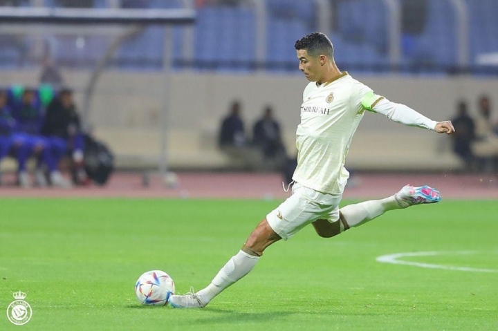 Ronaldo ghi bàn đầu tiên ở giải Ả Rập Xê Út - 1