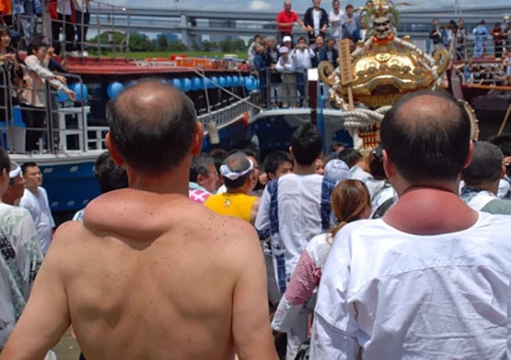 Sự thật ẩn sau chiếc lưng 'lạc đà' của những người khiêng kiệu ở Nhật Bản - 6
