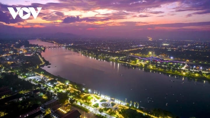 Vẻ đẹp thơ mộng của thành phố Huế nhìn từ trên cao - 9