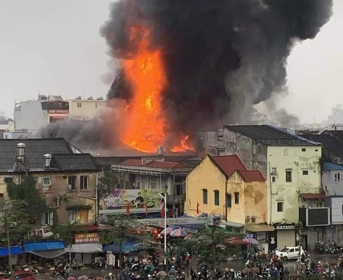 Cháy lớn tại chợ Tam Bạc lớn bậc nhất Hải Phòng - 1