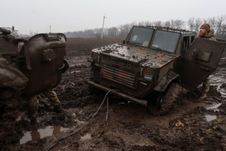 Nga khép chặt vòng vây Bakhmut, Ukraine chỉ còn kiểm soát một phần thành phố - 1