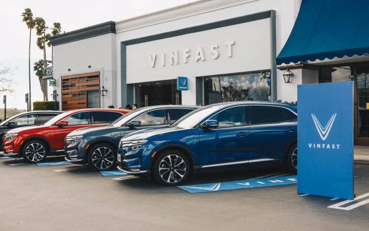 VinFast bàn giao 45 ô tô điện đầu tiên cho khách hàng Mỹ - 1