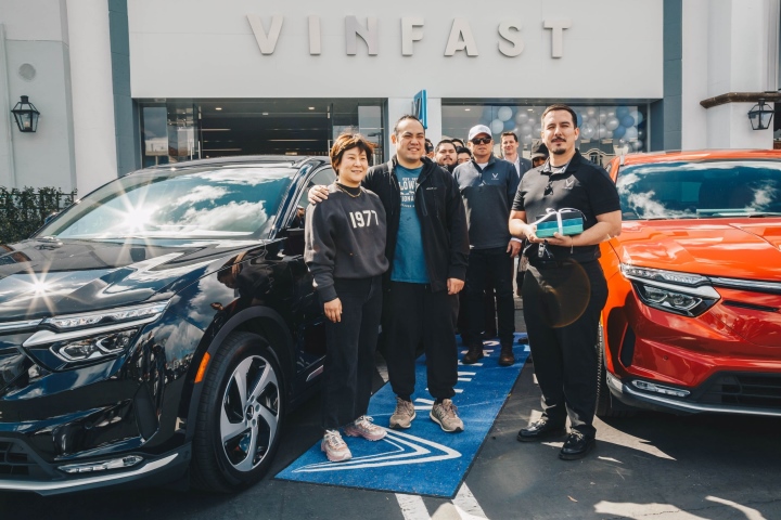 VinFast bàn giao 45 ô tô điện đầu tiên cho khách hàng Mỹ - 3