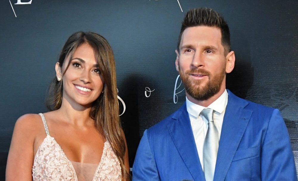 Côn đồ xả súng trong siêu thị nhà vợ Messi, đe dọa siêu sao Argentina - 1