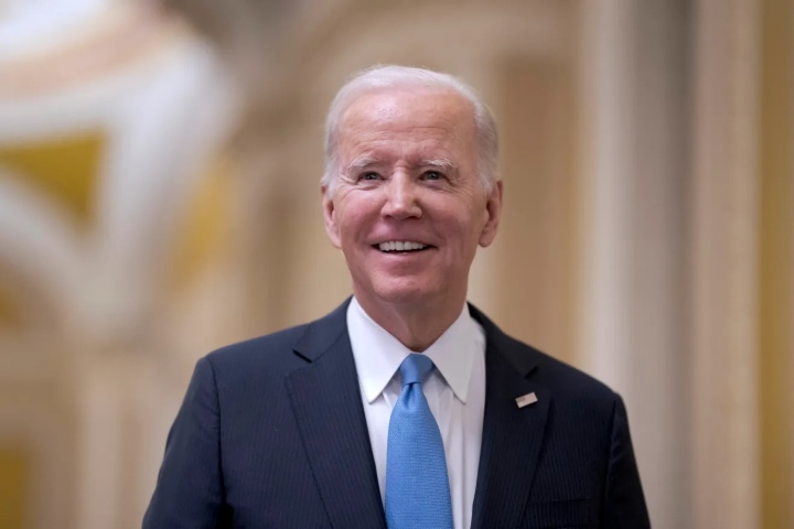 Ông Biden cắt bỏ khối mô ung thư ngực  - 1
