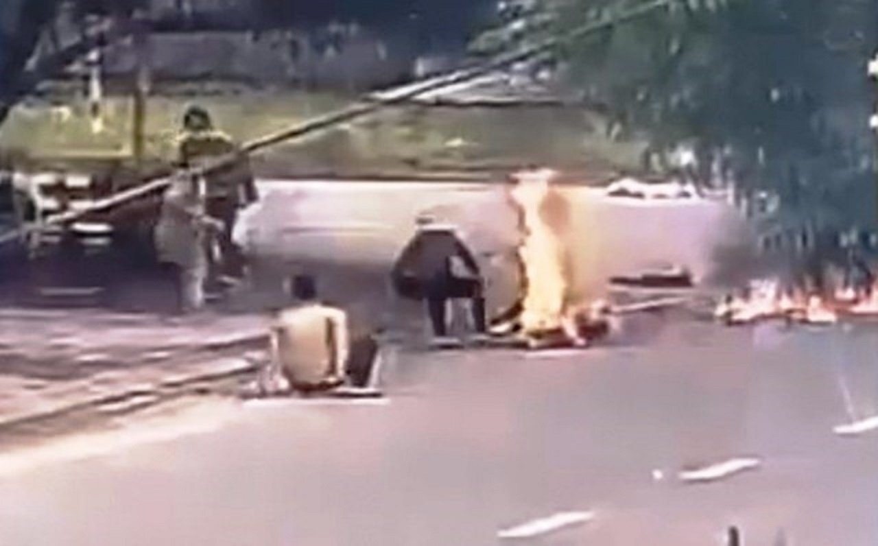 Quảng Nam: Khởi tố mẹ chồng cùng con dâu tưới xăng, đốt cô gái giữa đường - 1
