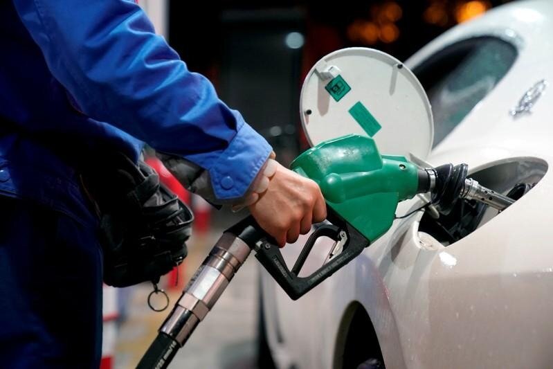 Giá xăng dự báo giảm 200 - 400 đồng, dầu giảm 1.000 đồng vào ngày mai - 1