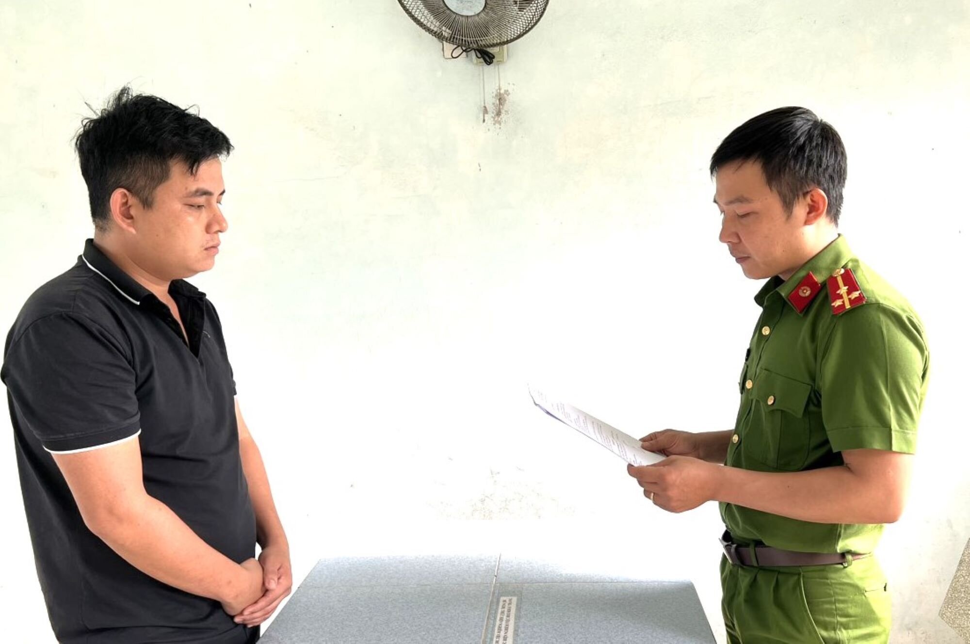 Bắt giam Giám đốc Trung tâm đăng kiểm xe cơ giới Đà Nẵng vì tội nhận hối lộ - 2