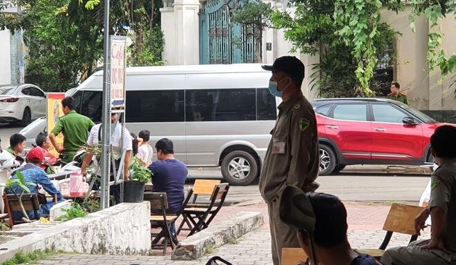 Cảnh sát thu giữ nhiều thùng tài liệu tại nơi ở của bà Hàn Ni - 1